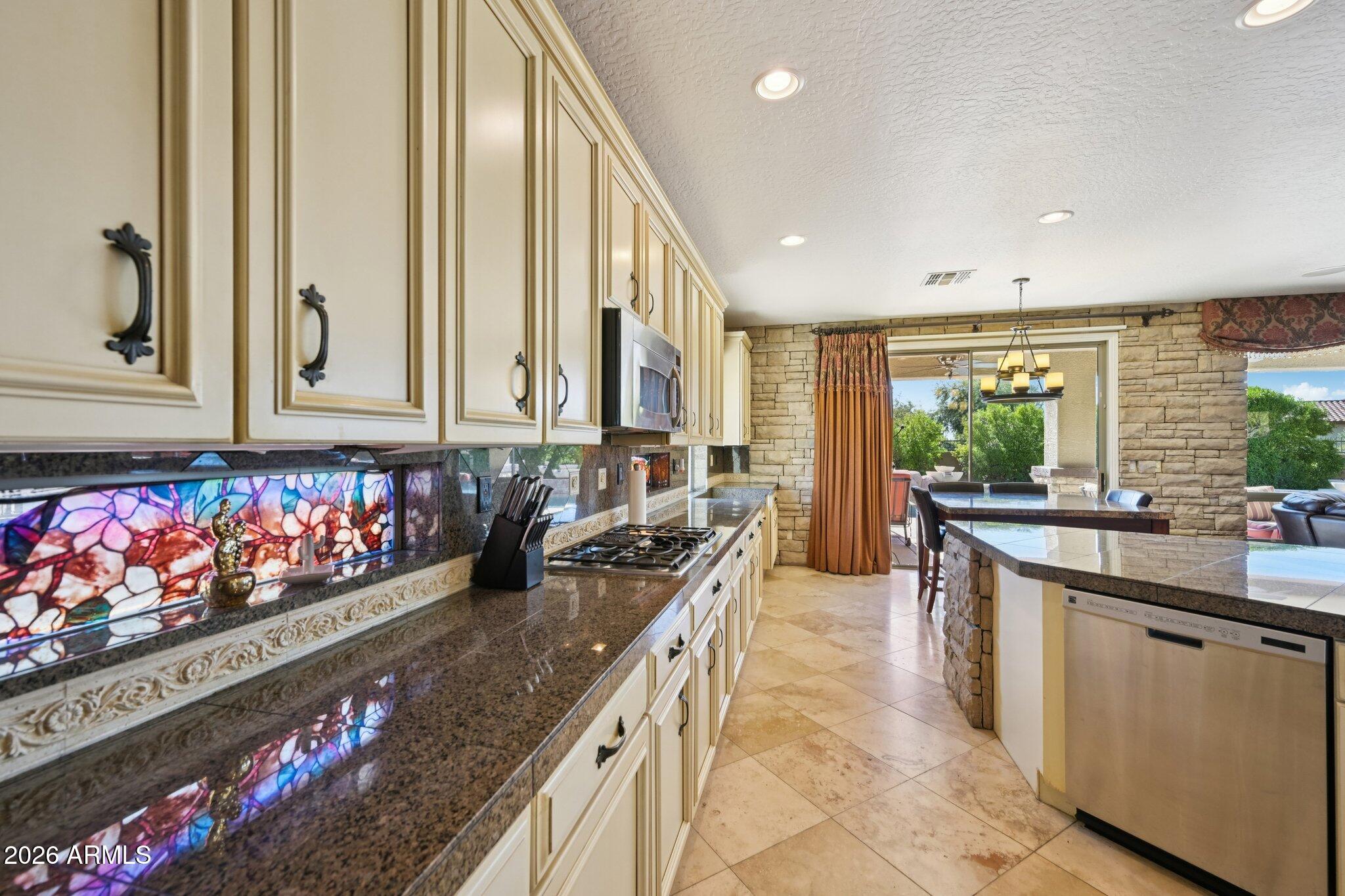 2206 W KELLER Court