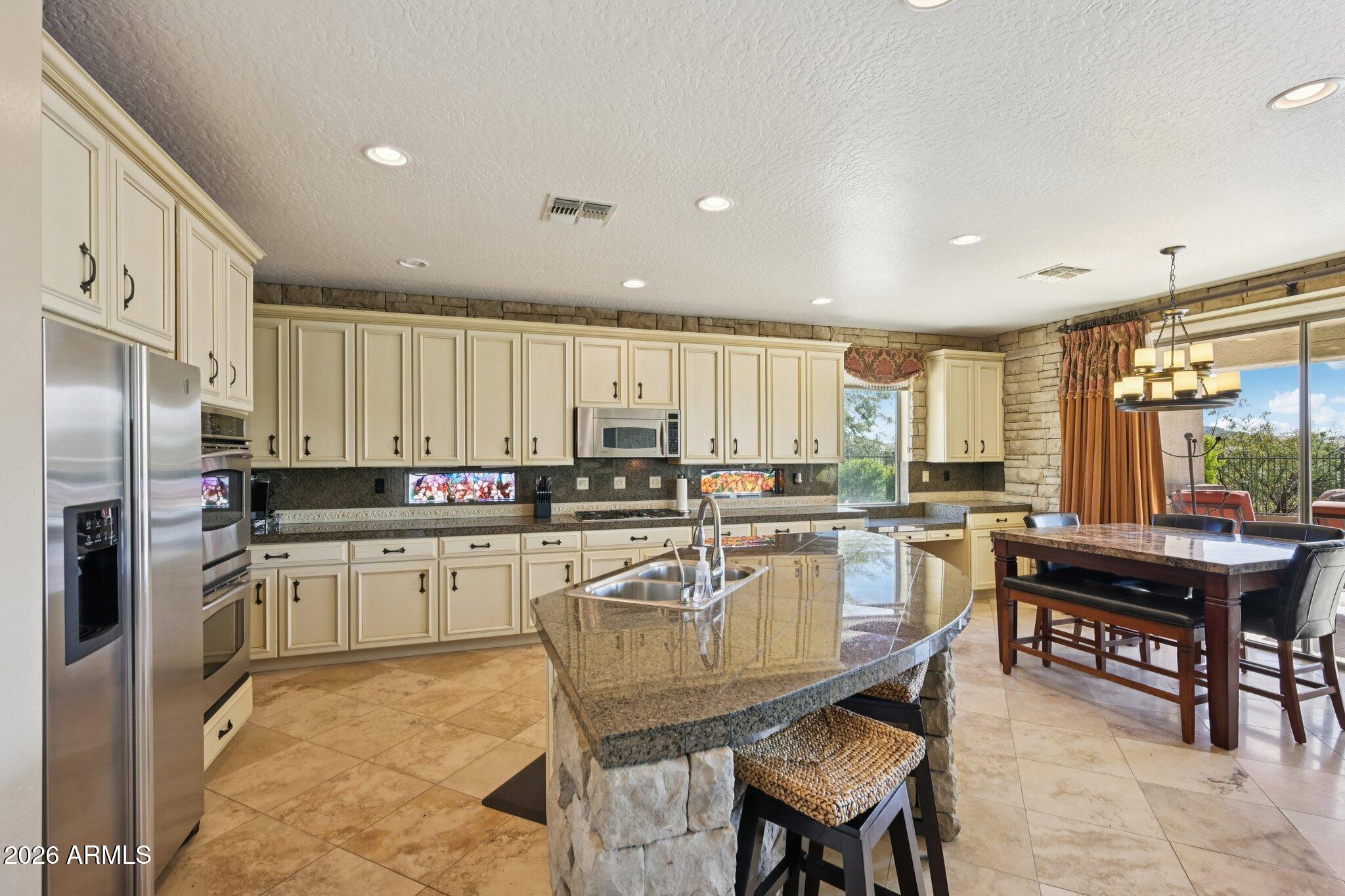 2206 W KELLER Court