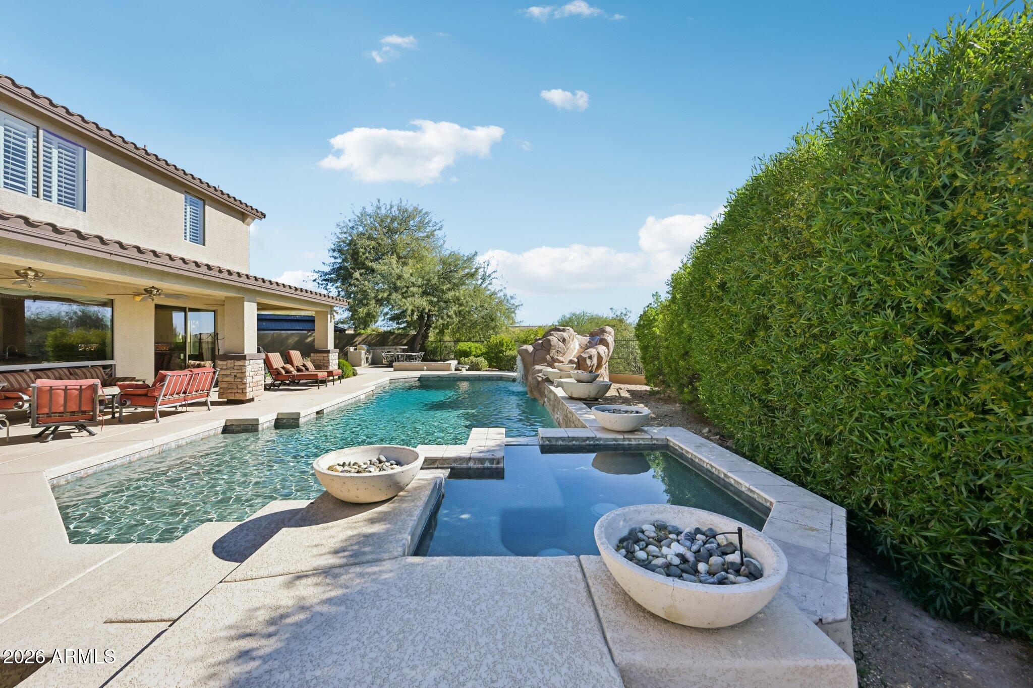 2206 W KELLER Court