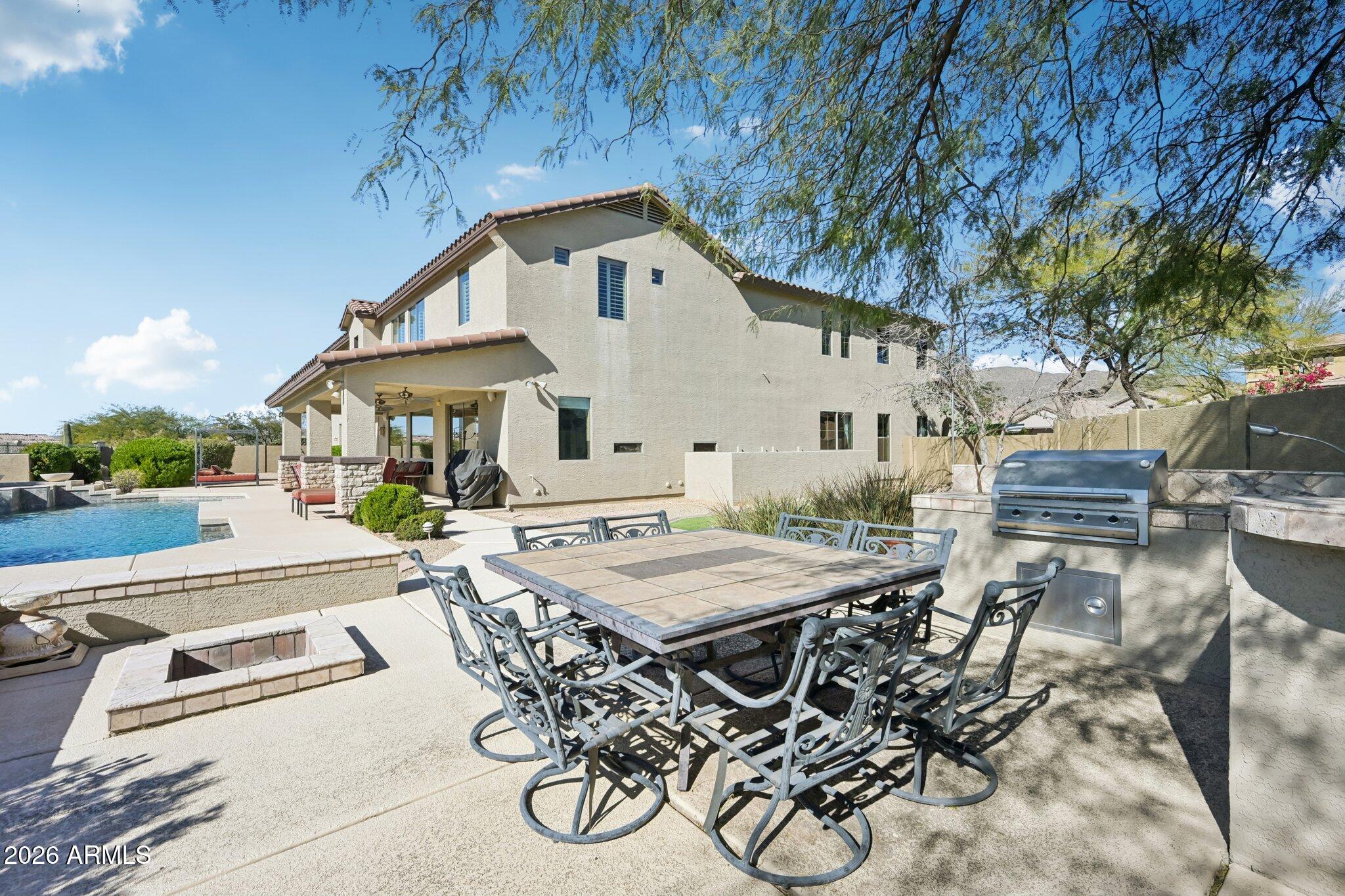 2206 W KELLER Court