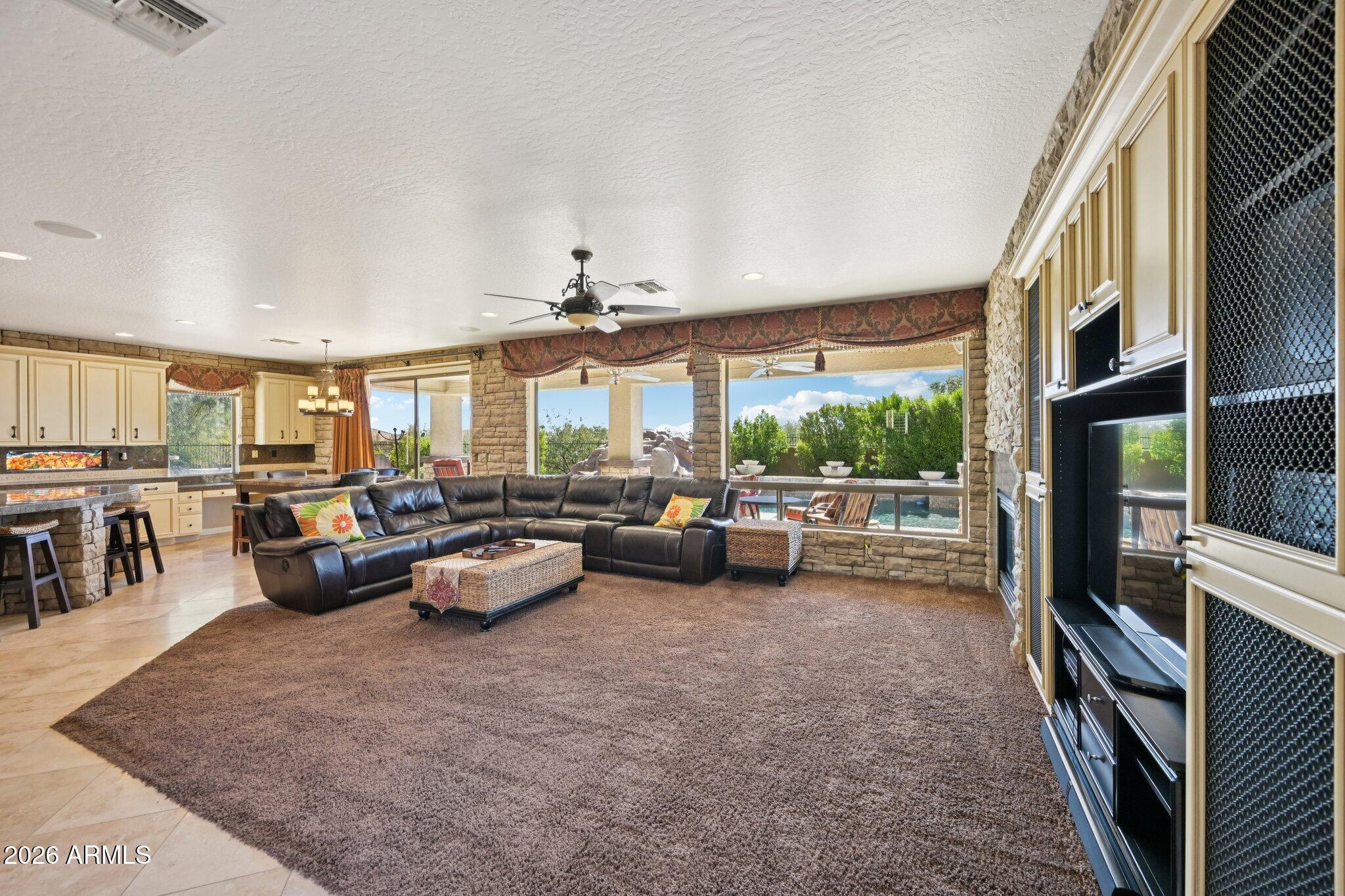 2206 W KELLER Court