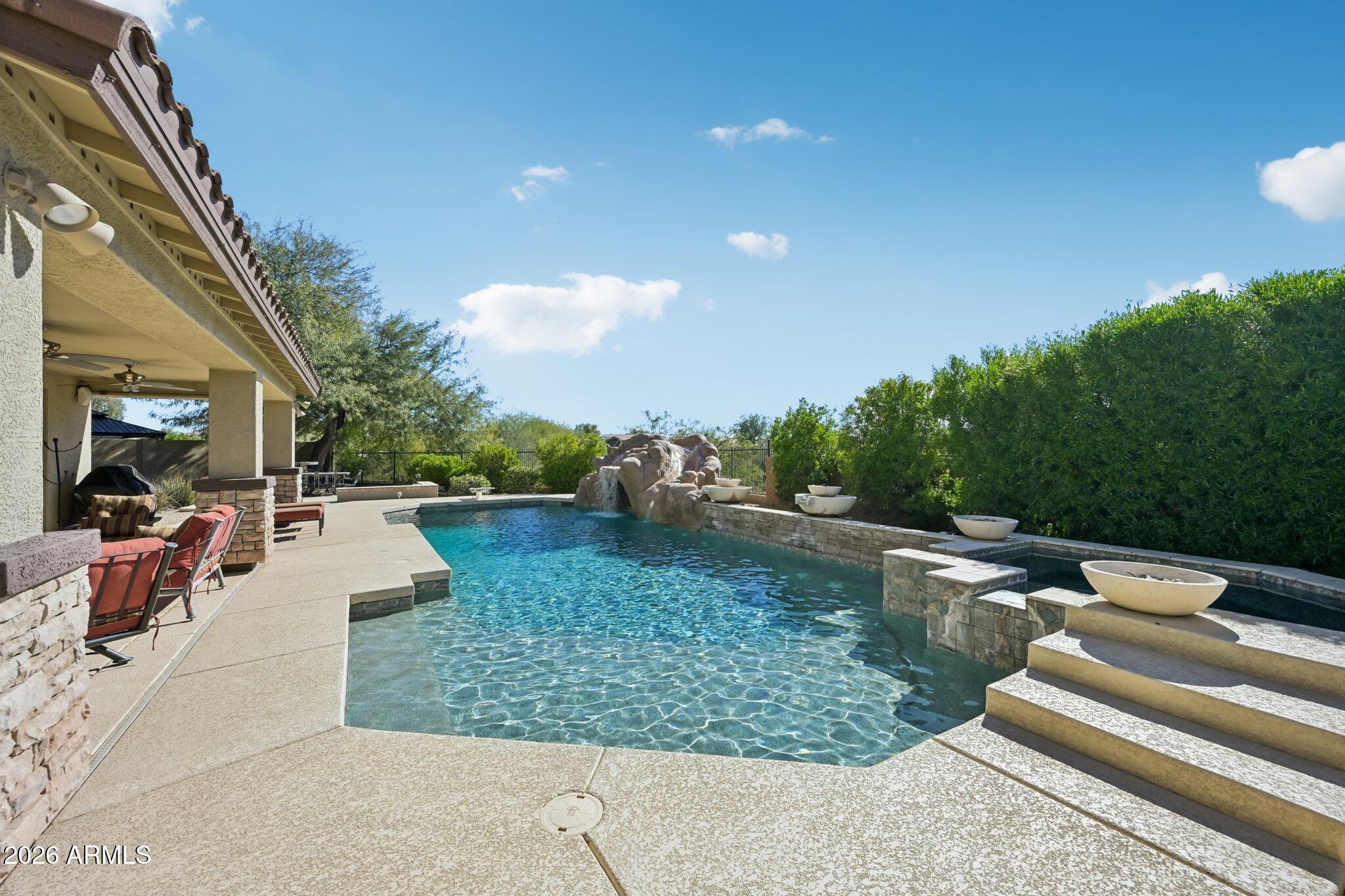 2206 W KELLER Court