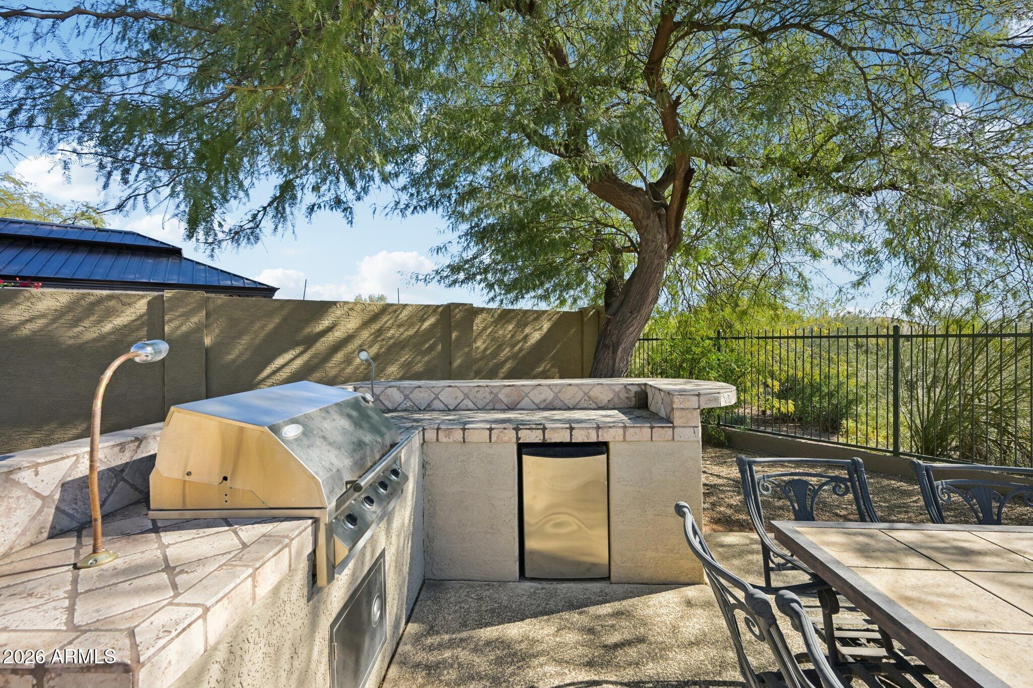 2206 W KELLER Court