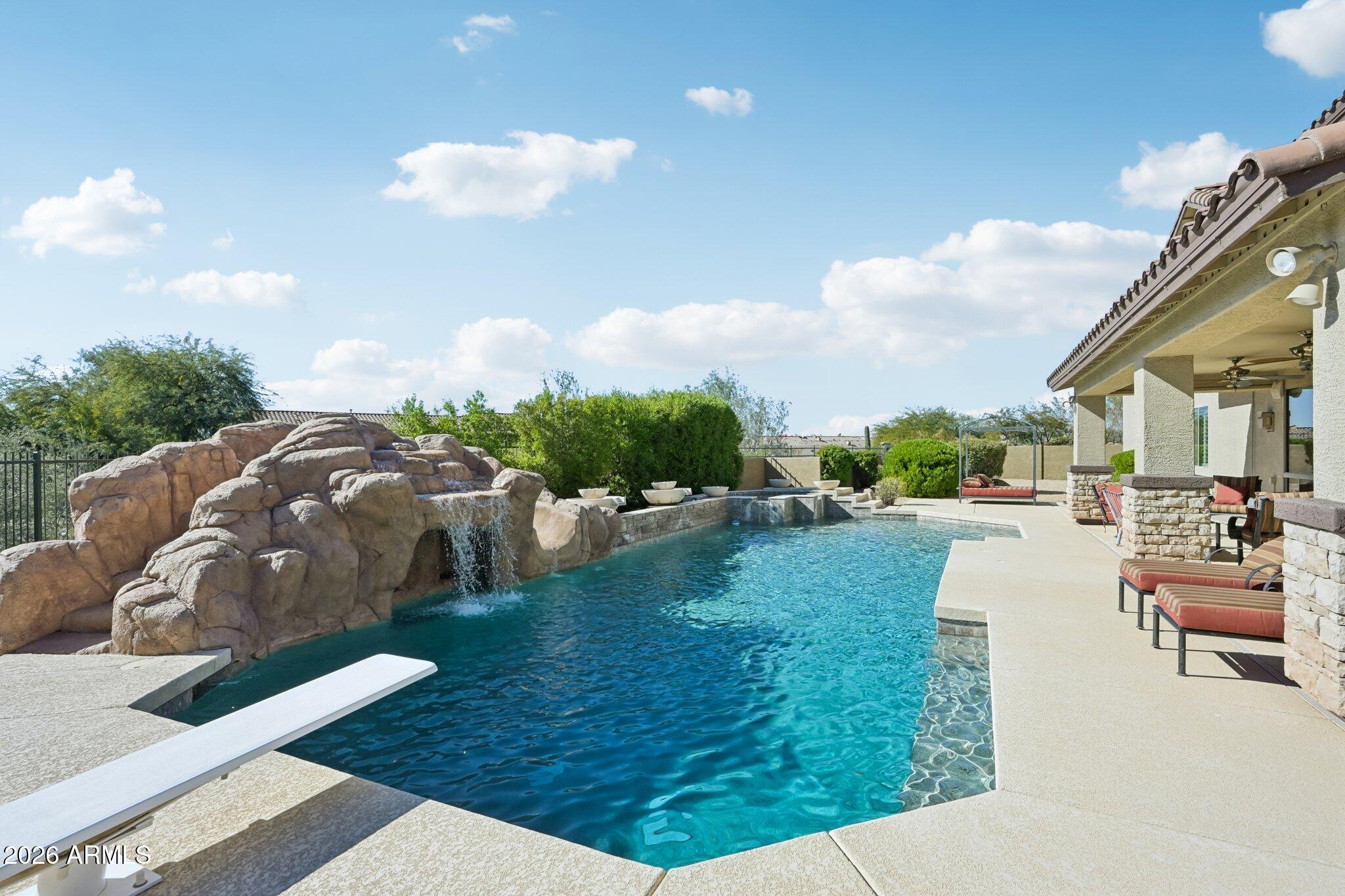 2206 W KELLER Court