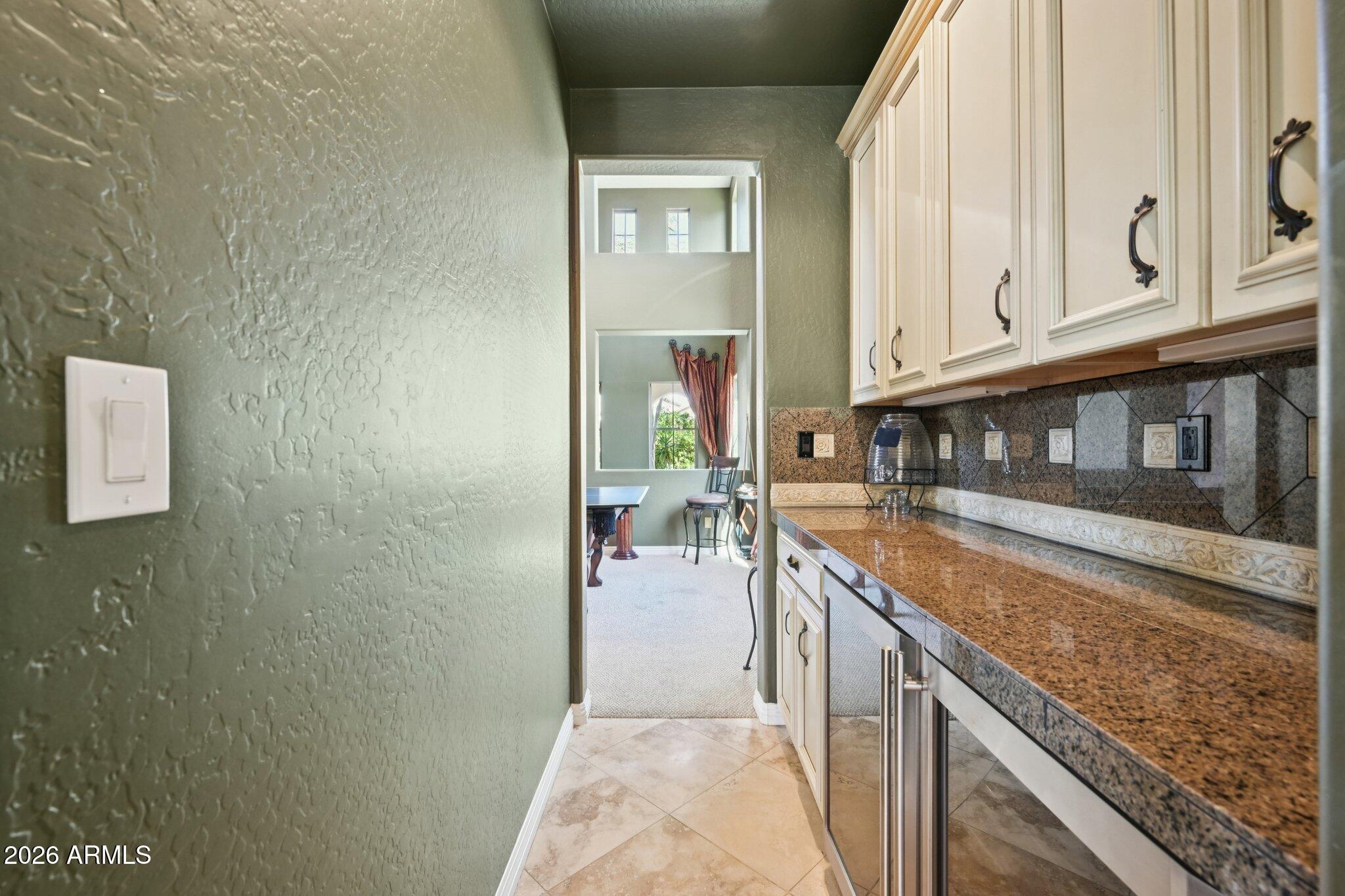 2206 W KELLER Court