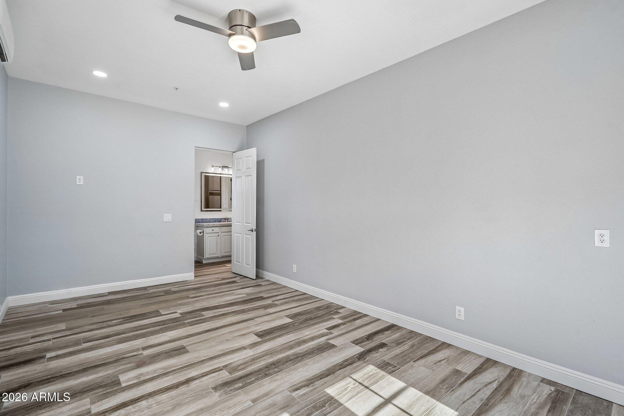 42139 N MOUNTAIN COVE Drive