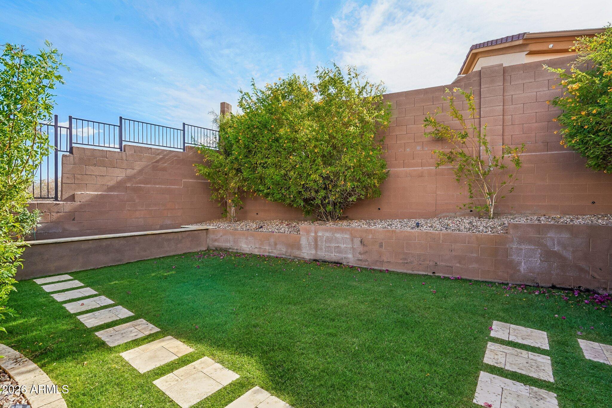 42139 N MOUNTAIN COVE Drive