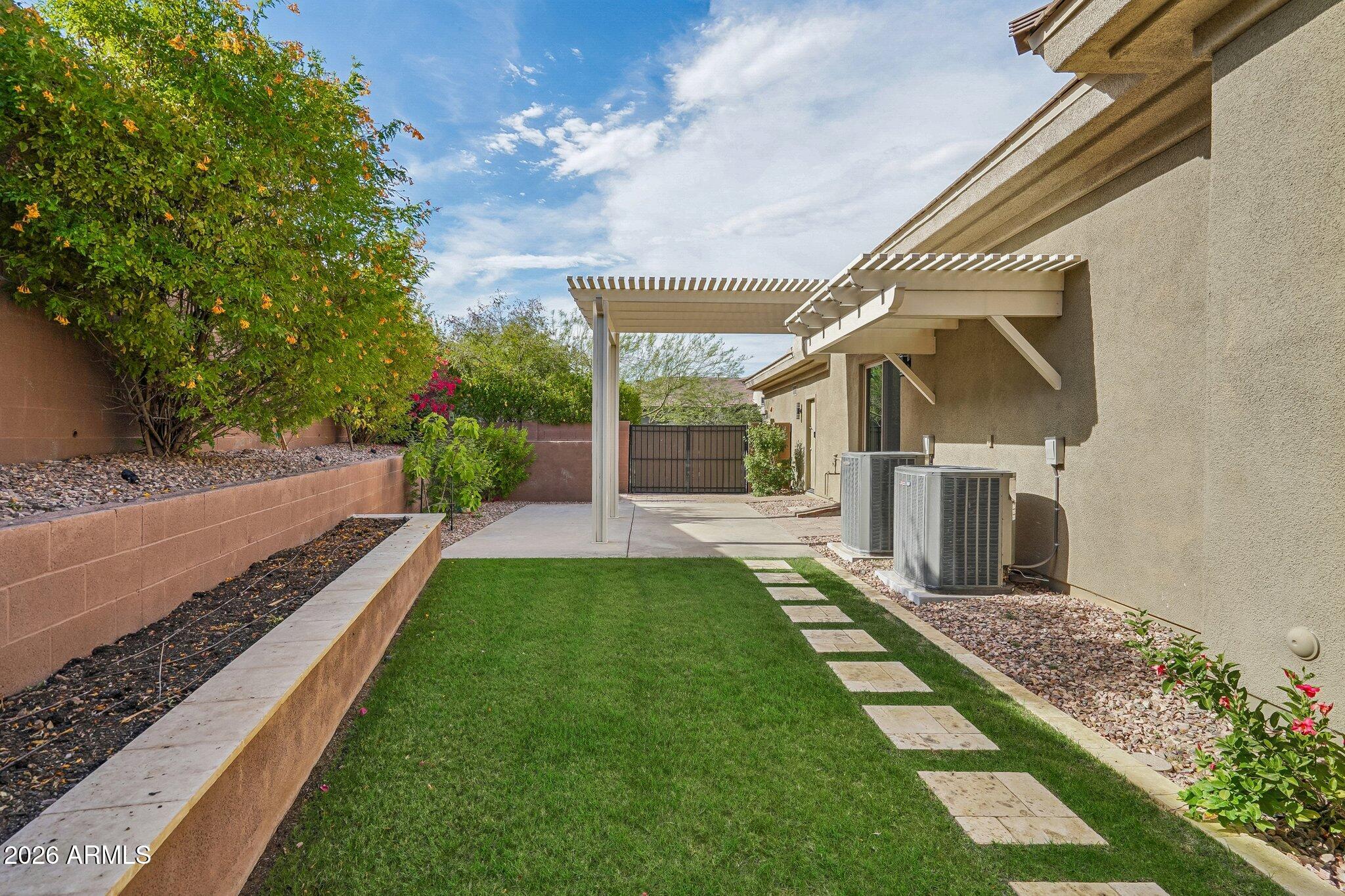 42139 N MOUNTAIN COVE Drive