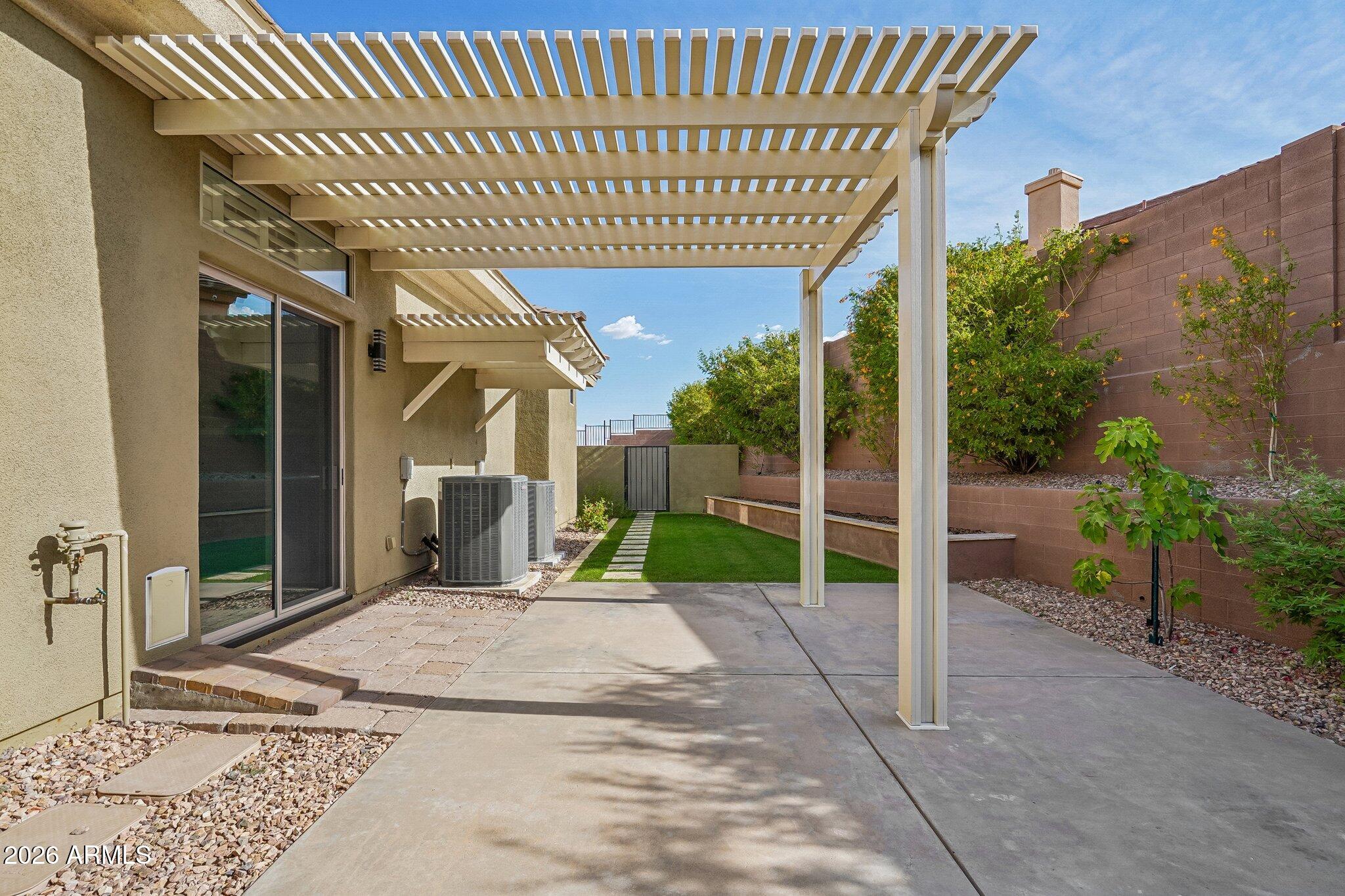 42139 N MOUNTAIN COVE Drive