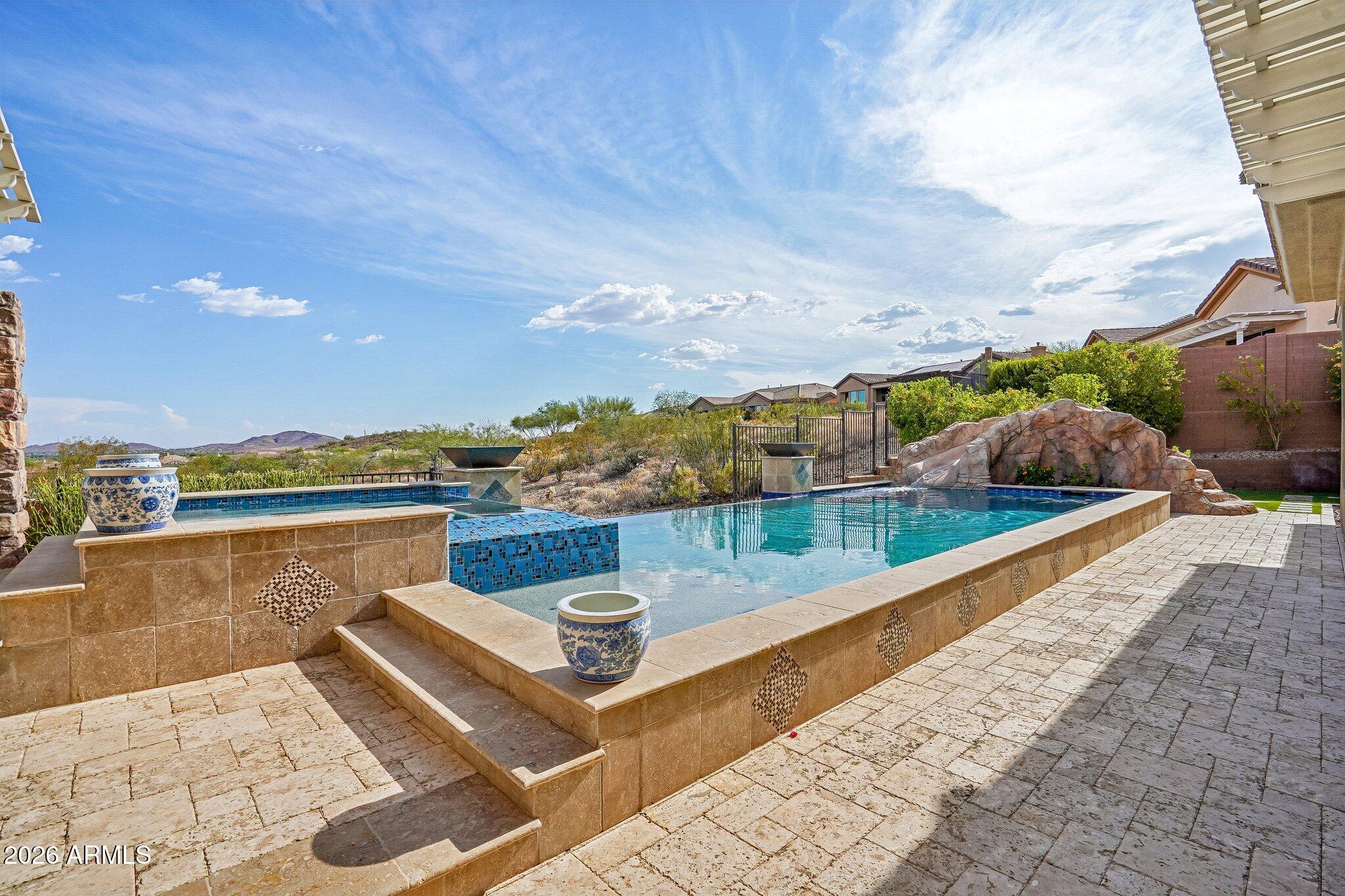 42139 N MOUNTAIN COVE Drive