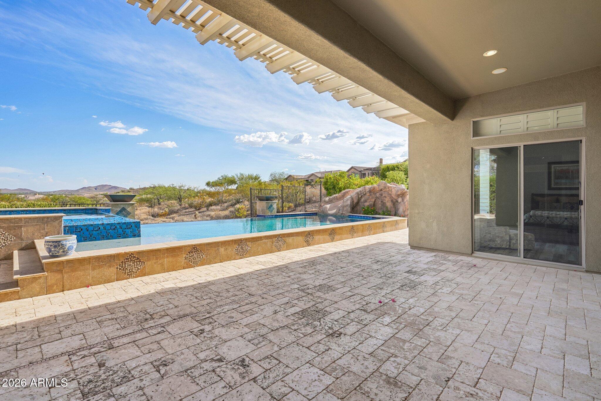 42139 N MOUNTAIN COVE Drive