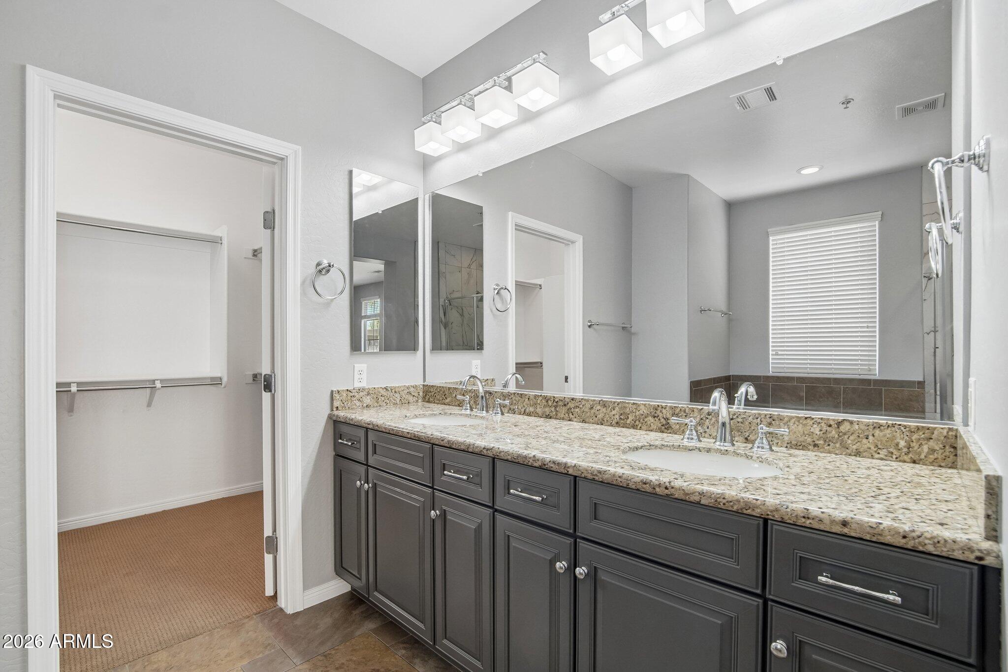 3866 E CAT BALUE Drive