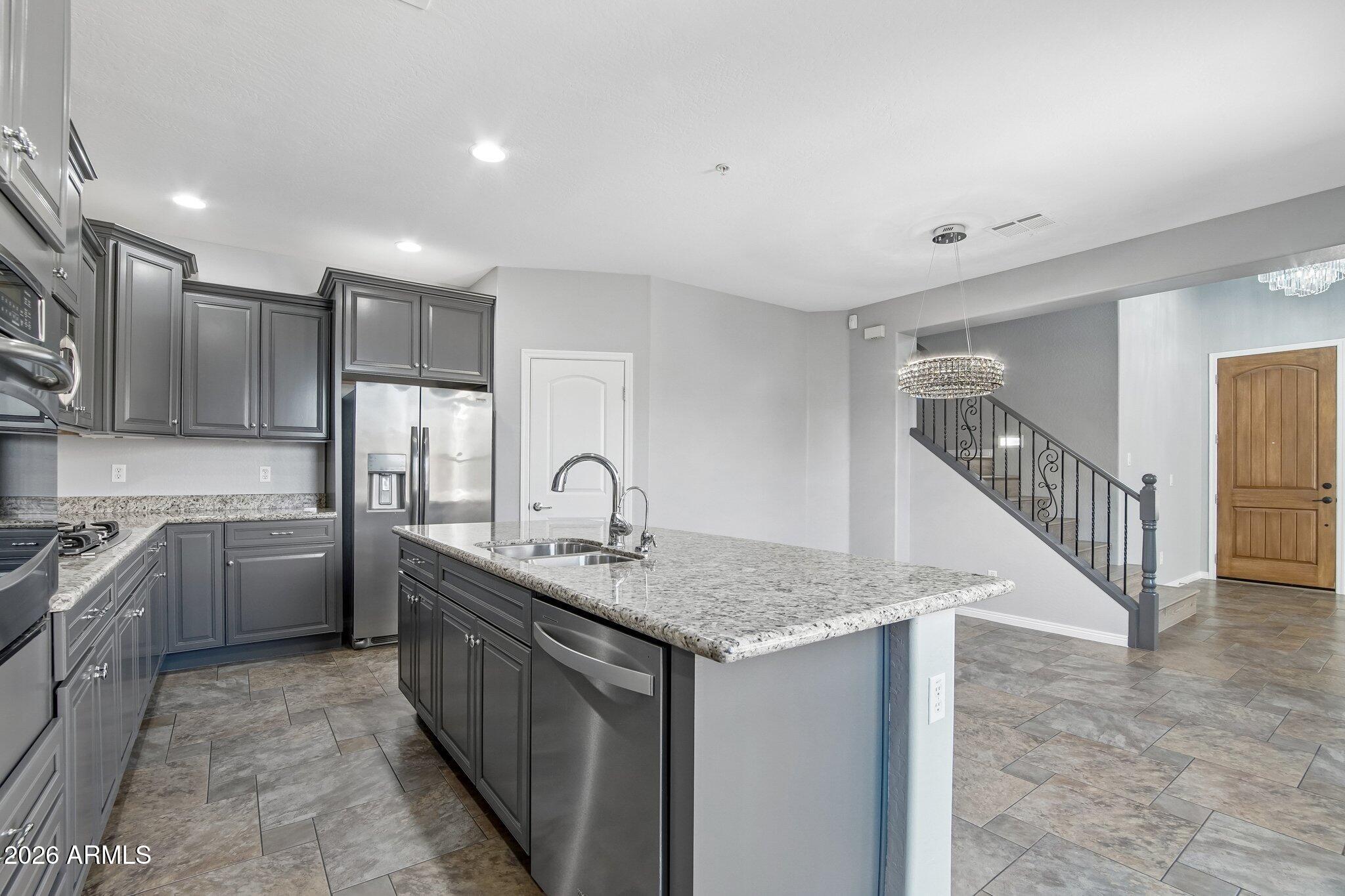 3866 E CAT BALUE Drive