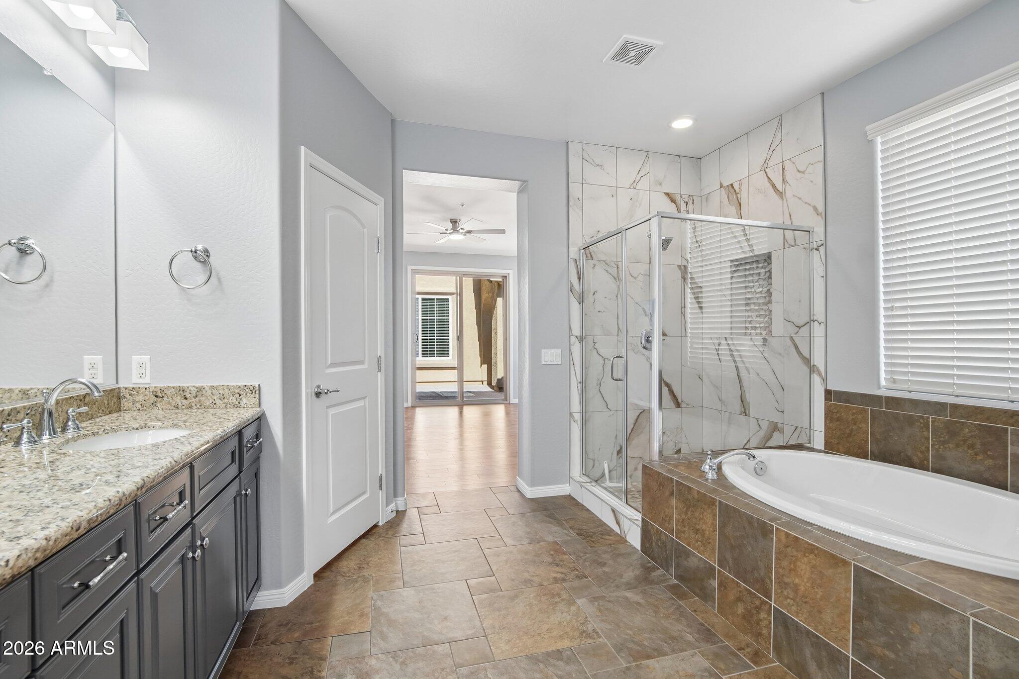 3866 E CAT BALUE Drive