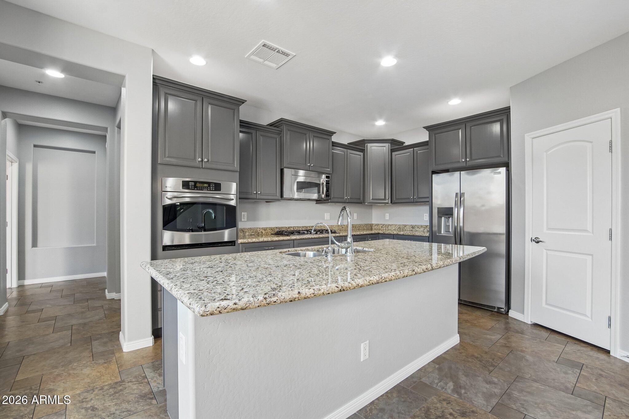3866 E CAT BALUE Drive