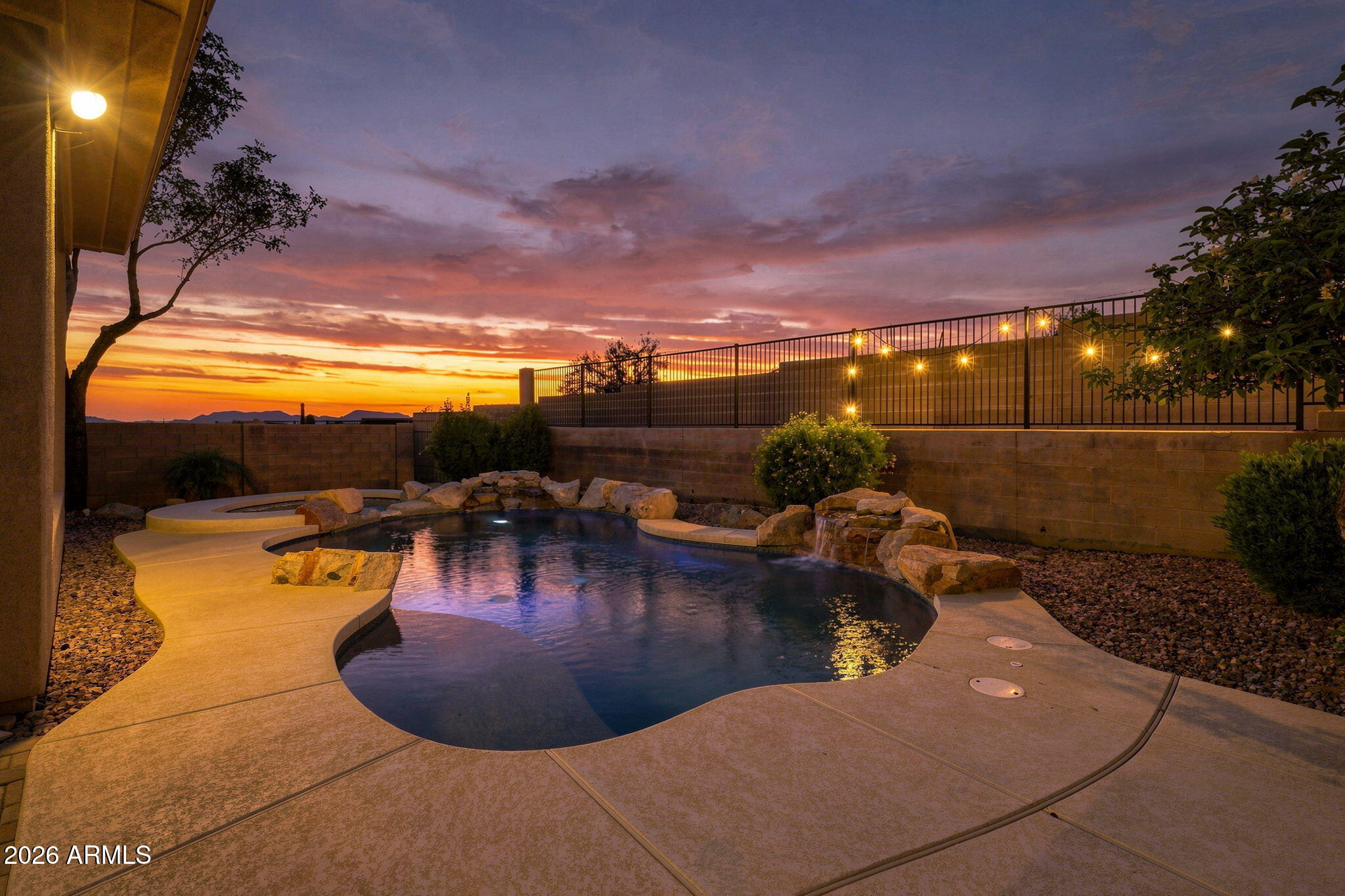 2538 W SHINNECOCK Way