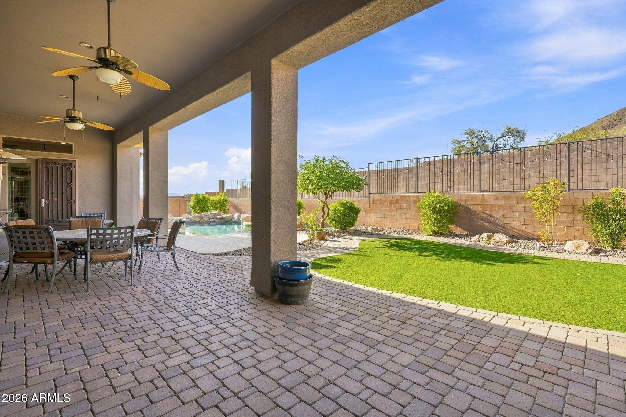 2538 W SHINNECOCK Way