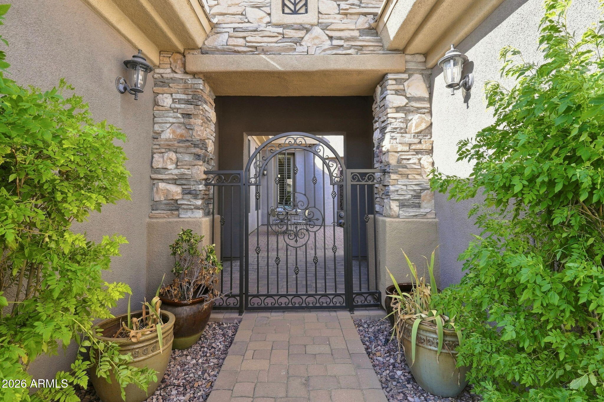 2538 W SHINNECOCK Way