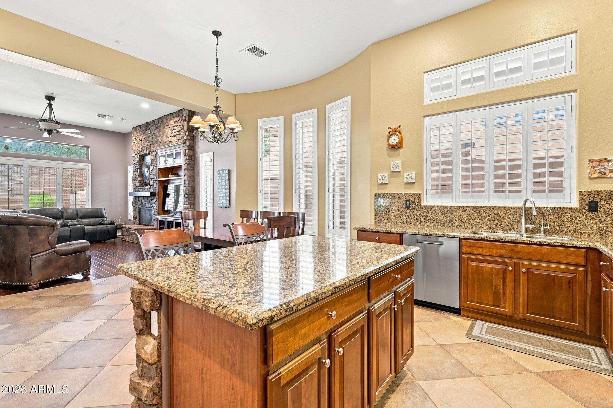 2538 W SHINNECOCK Way