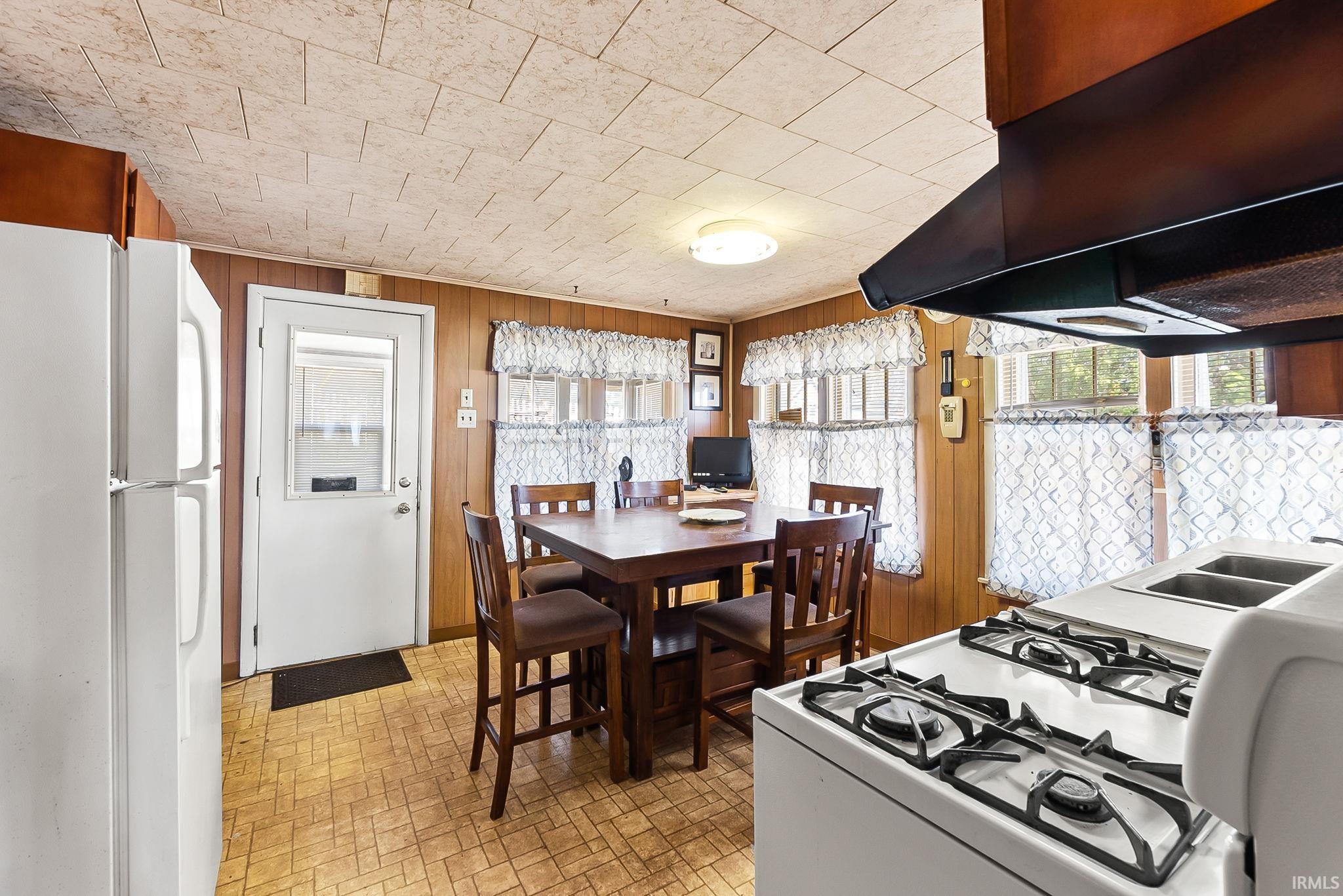 7993 N Tippecanoe Drive