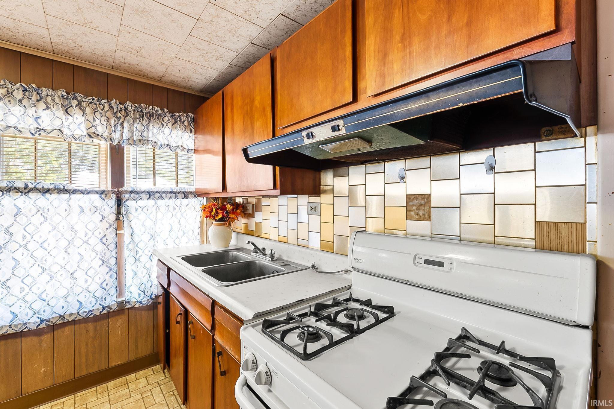 7993 N Tippecanoe Drive