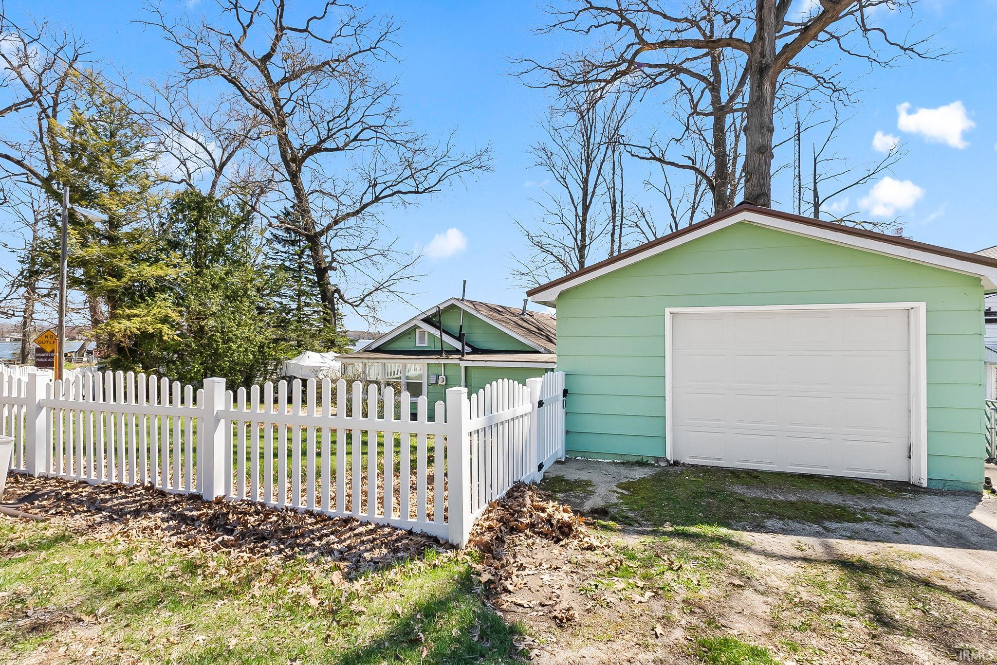 7993 N Tippecanoe Drive