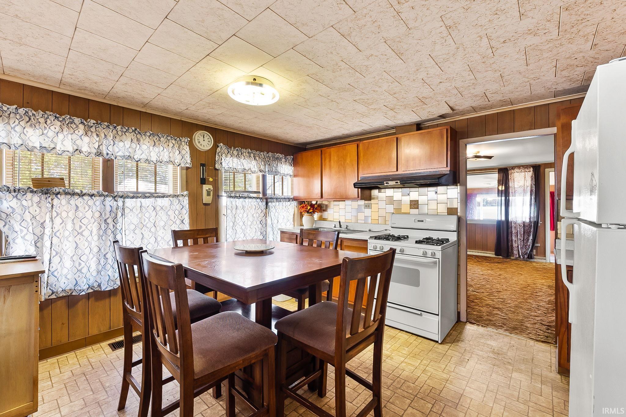 7993 N Tippecanoe Drive