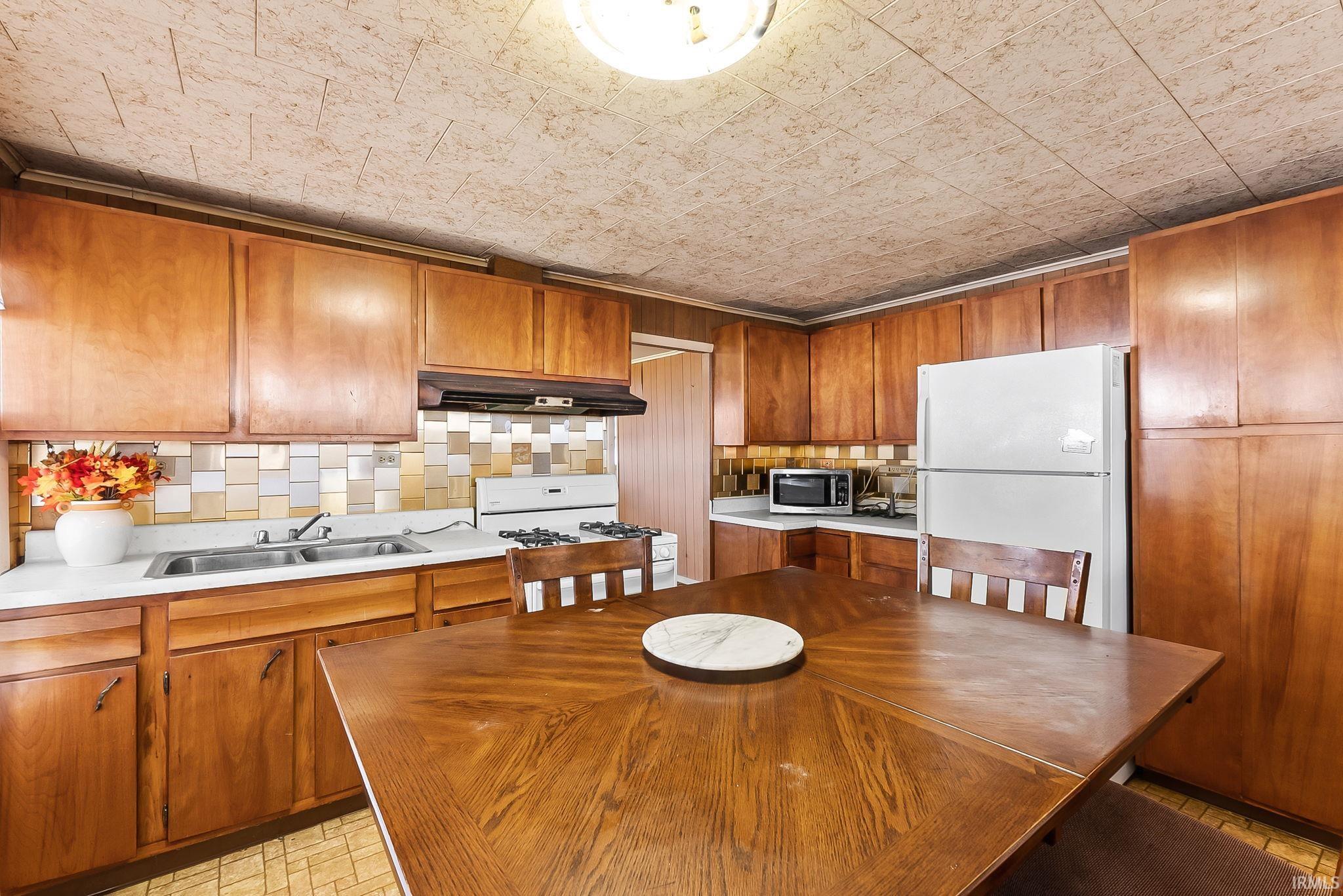 7993 N Tippecanoe Drive