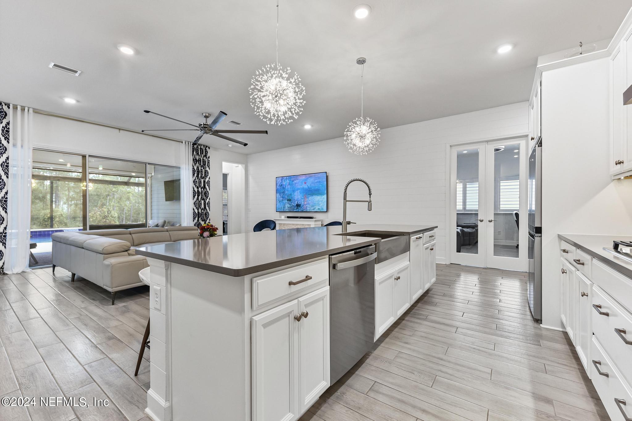 98 CONSTITUTION Drive