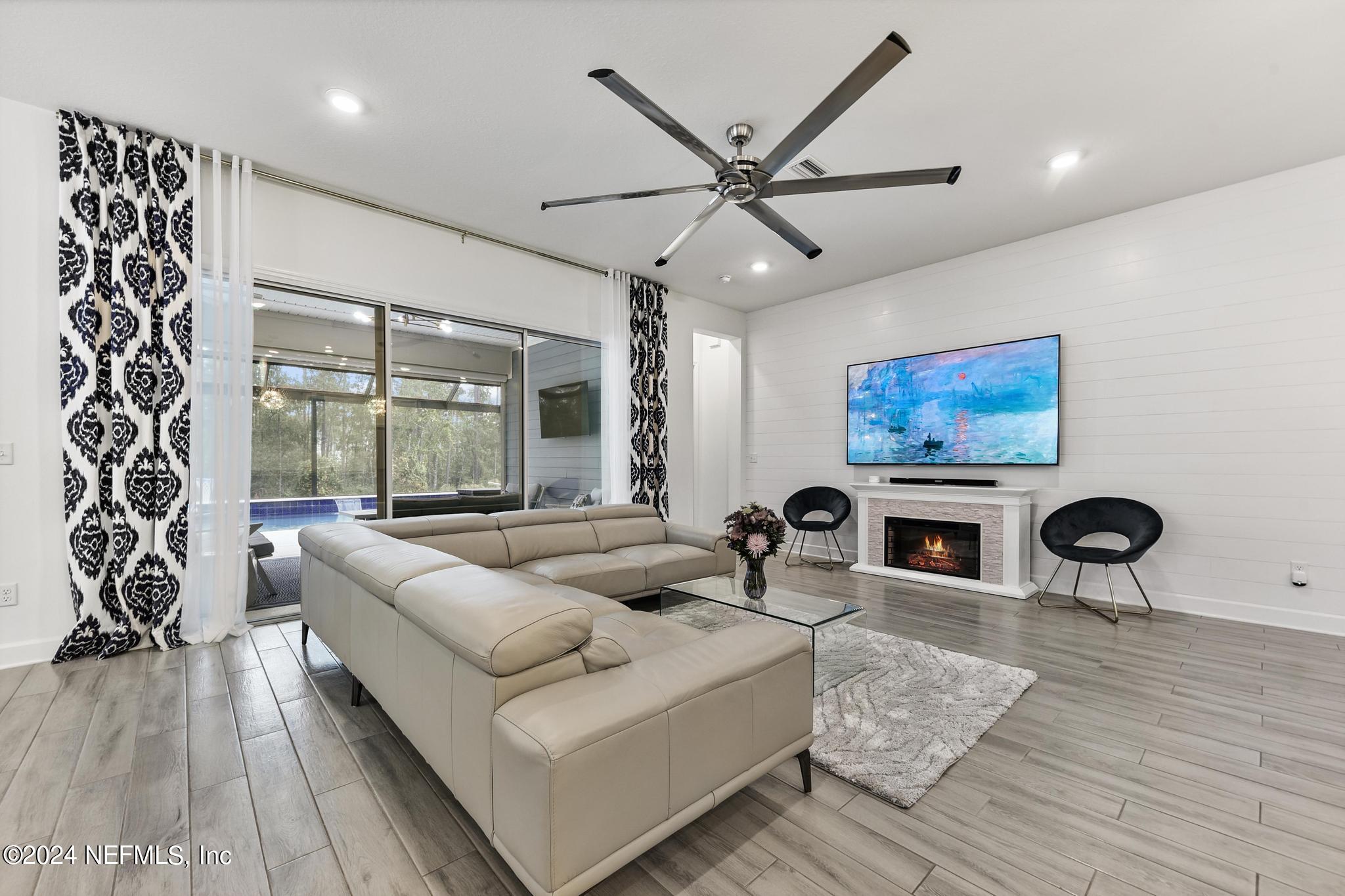 98 CONSTITUTION Drive