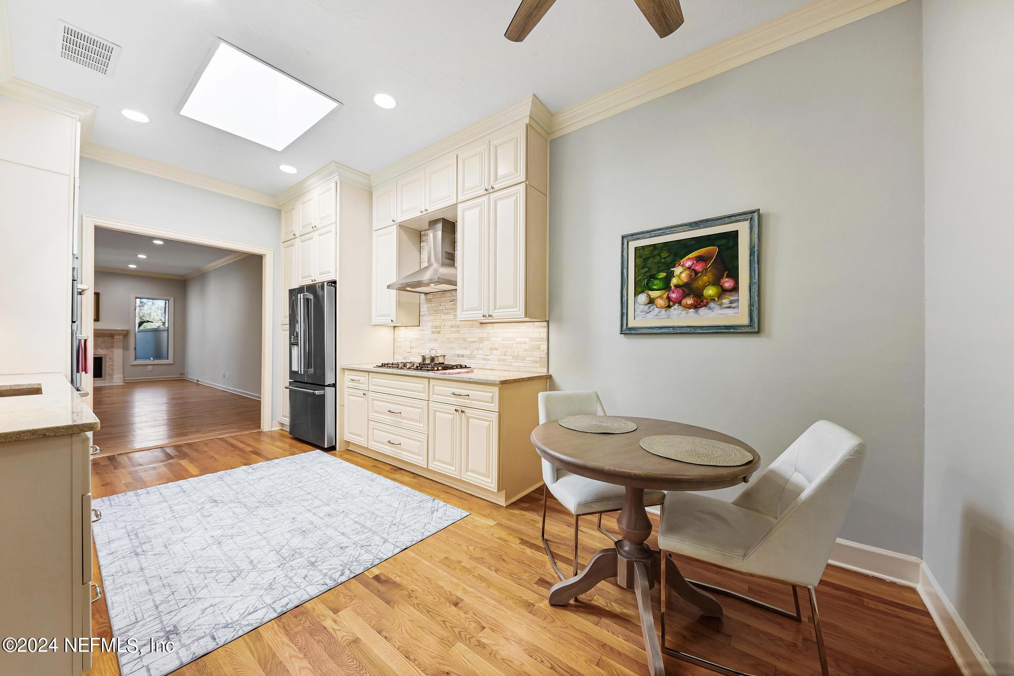 6823 LINFORD Lane