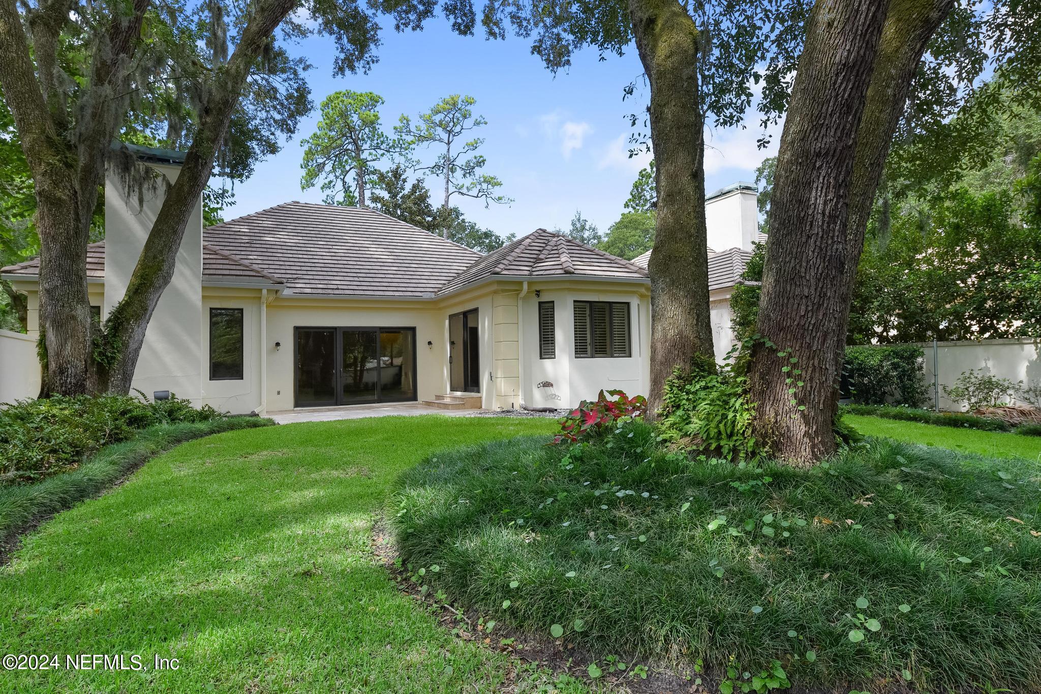 6823 LINFORD Lane