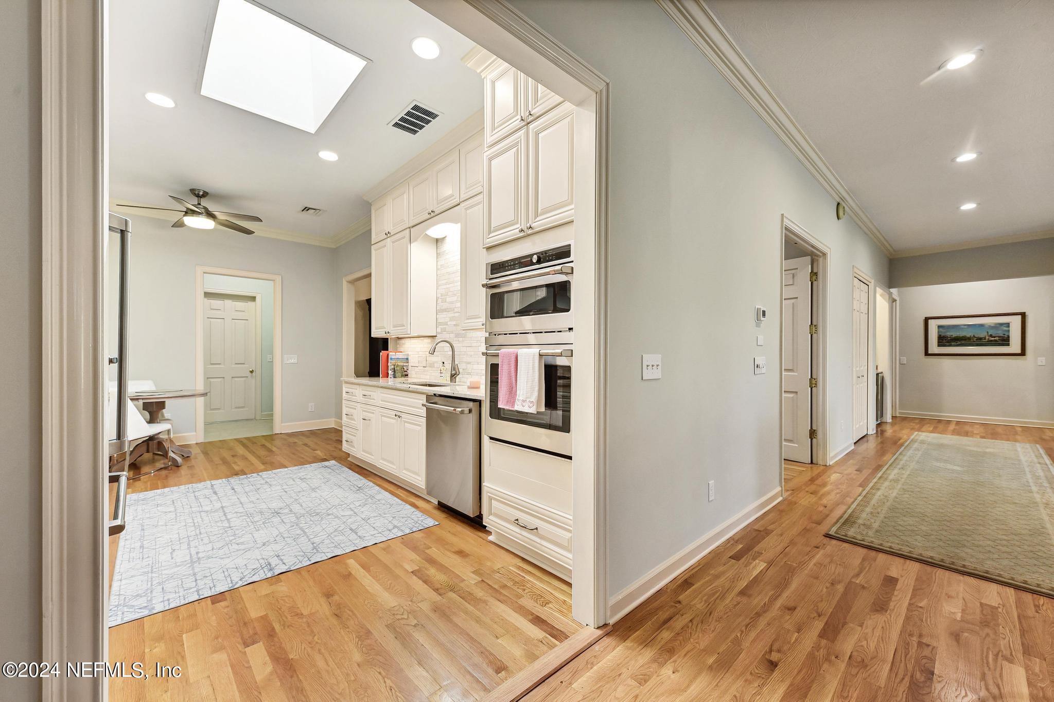6823 LINFORD Lane