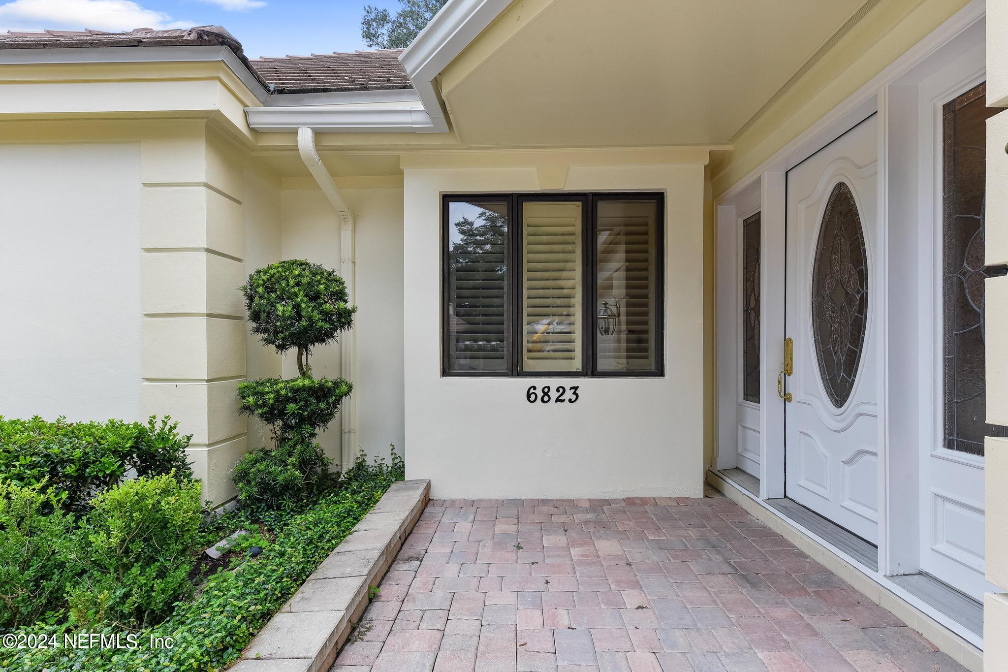 6823 LINFORD Lane