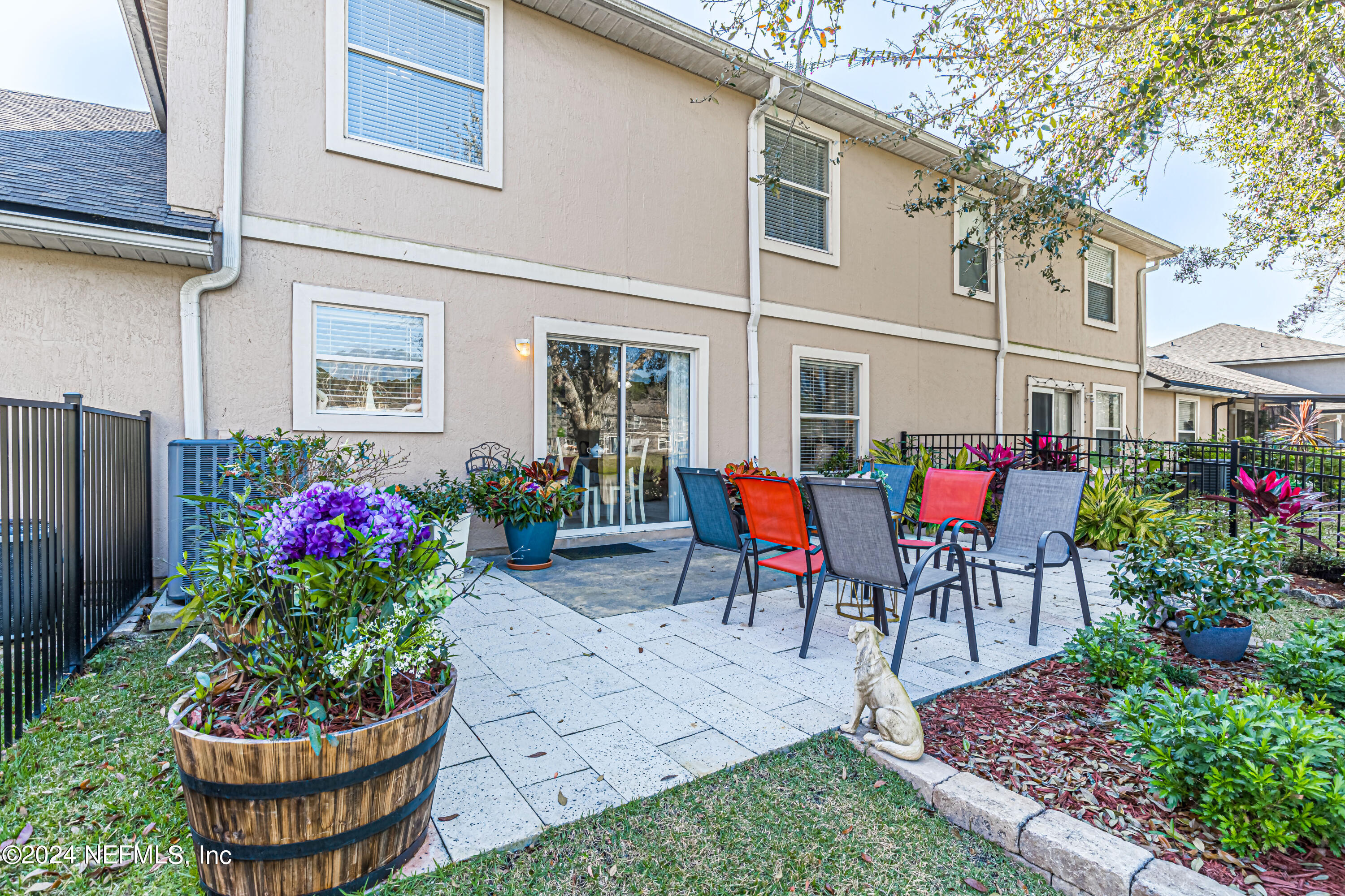 1640 VINELAND Circle, B