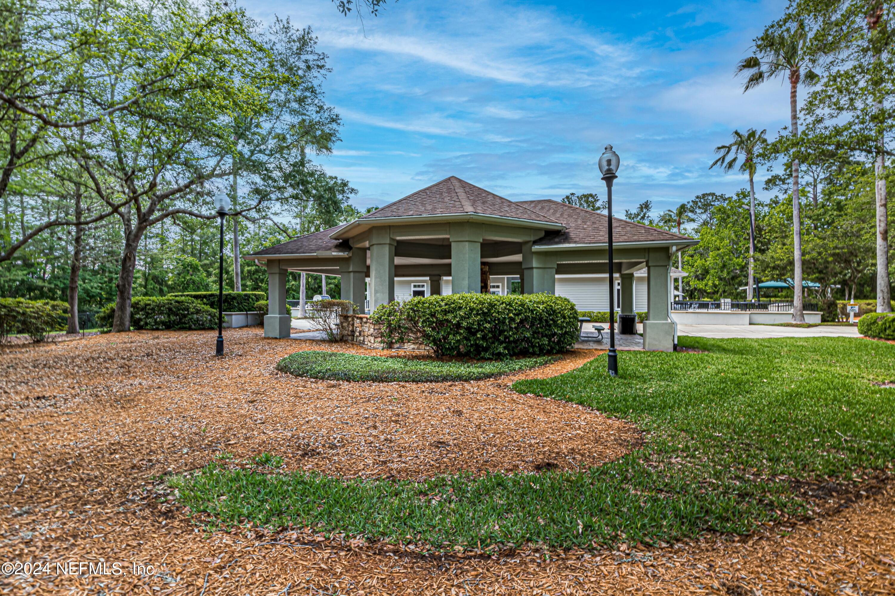1640 VINELAND Circle, B