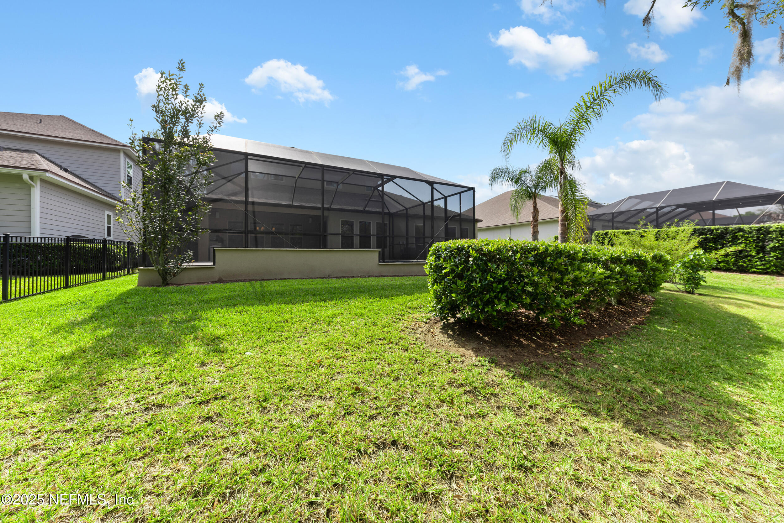 577 SOUTHERN OAK Drive