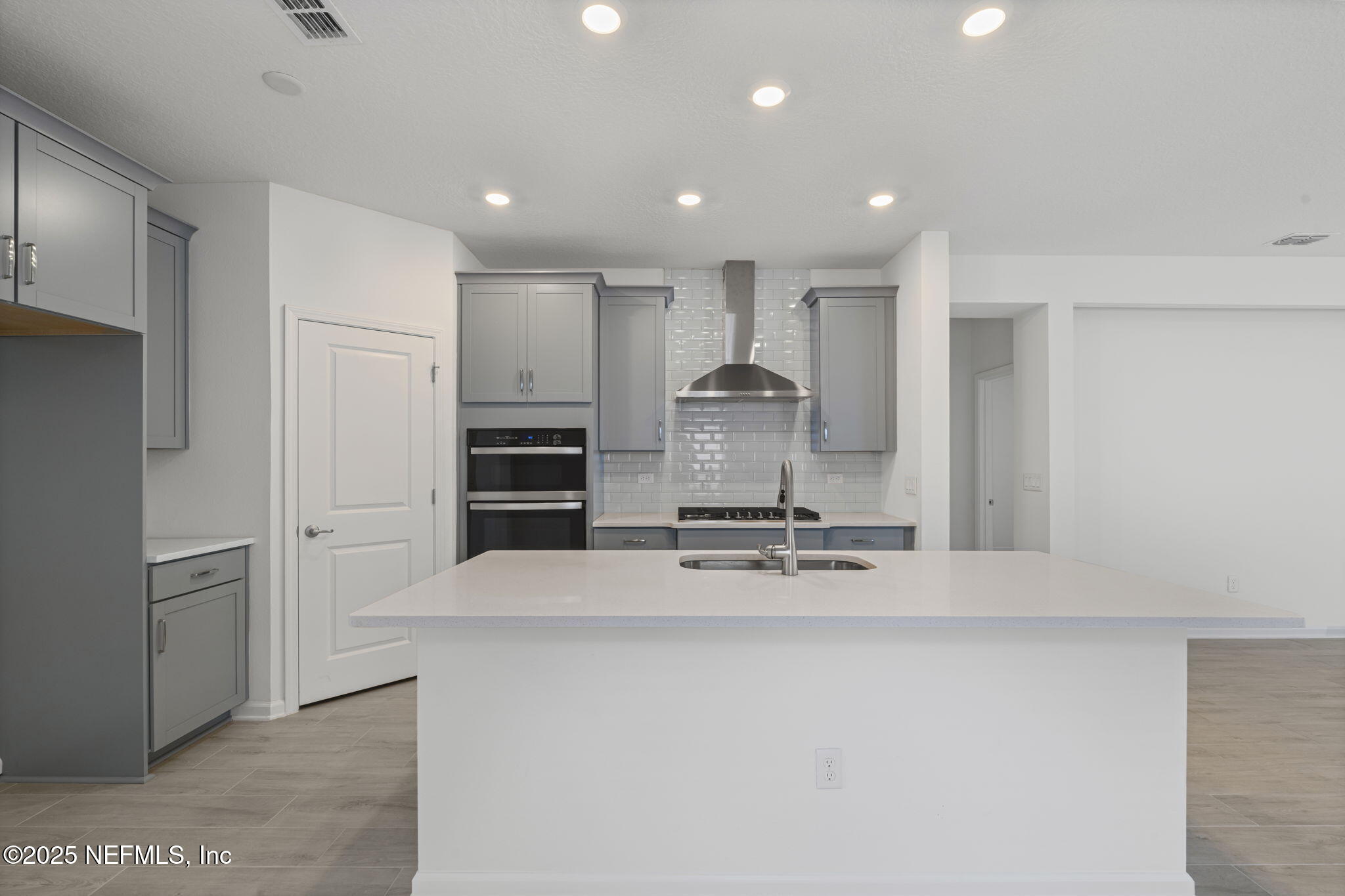 81 RIPPLE Road, St. Johns
