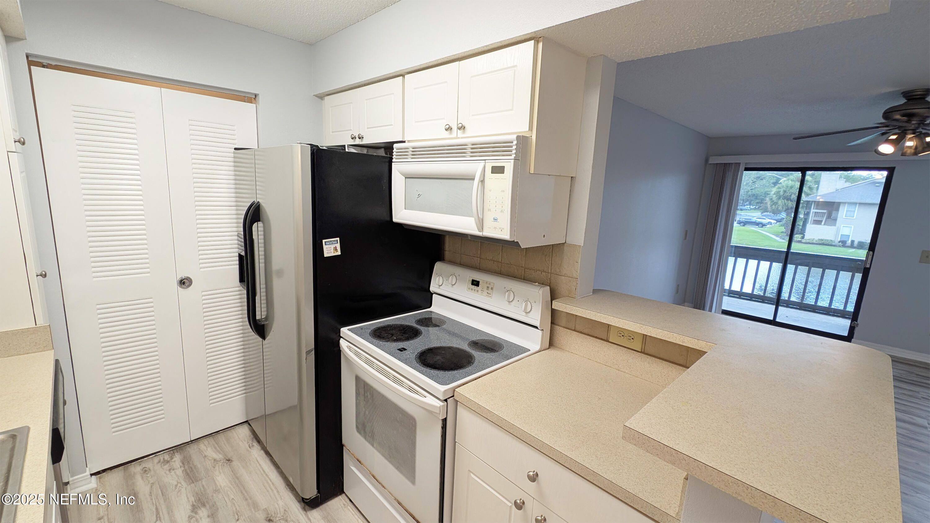 10200 BELLE RIVE Boulevard, 212