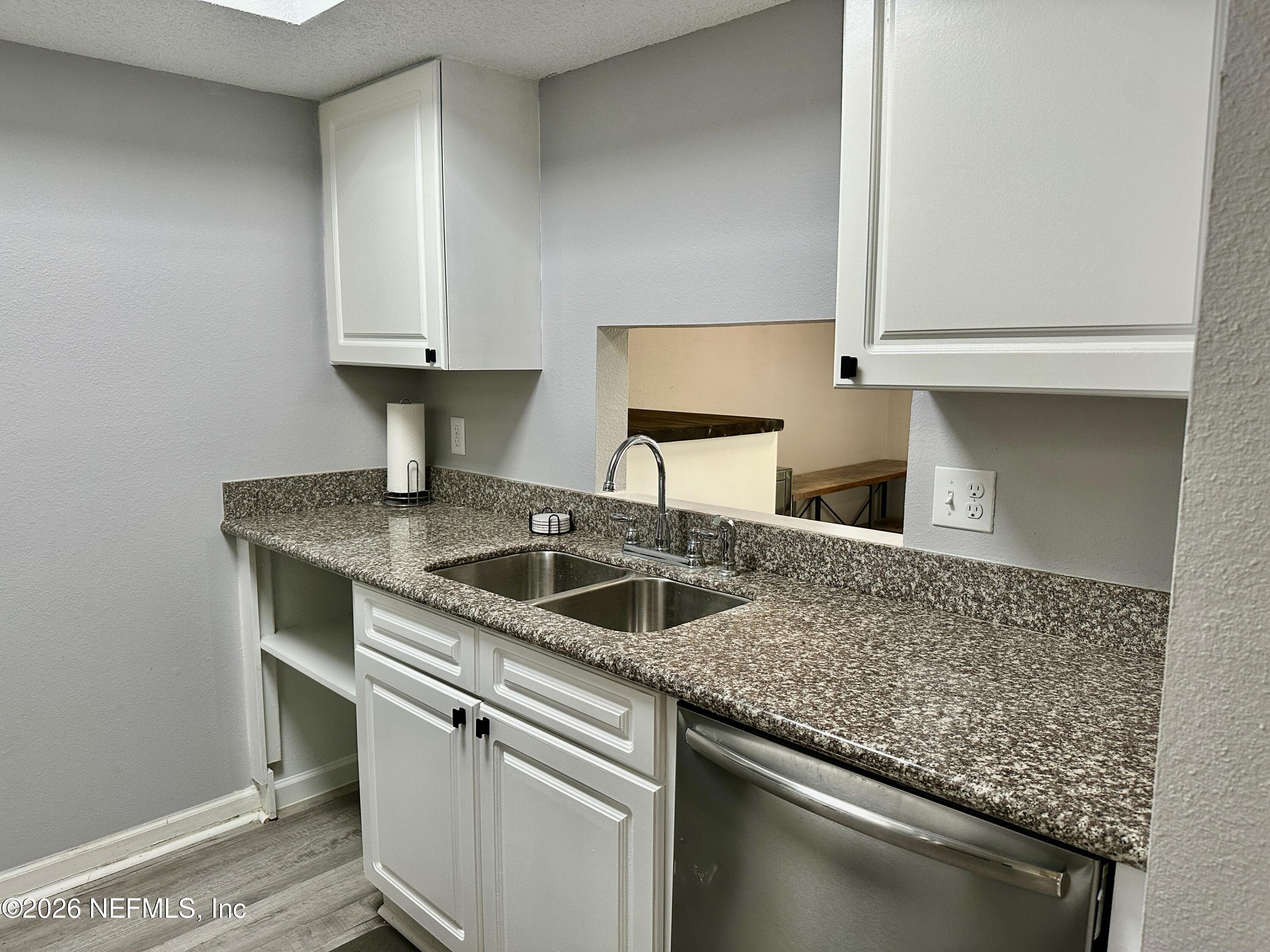 3878 LA MIRADA Drive N 8