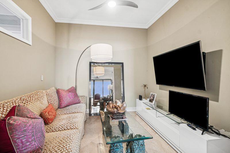 701 S Olive Avenue 1706