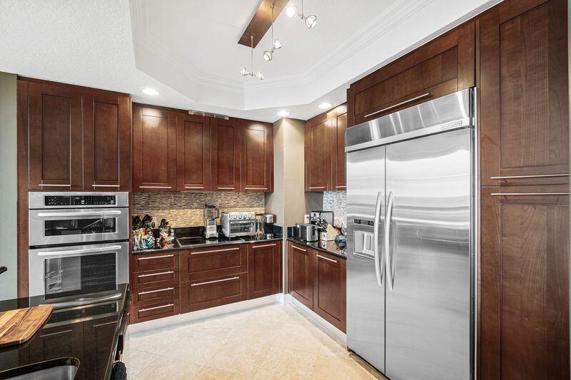 701 S Olive Avenue 1706