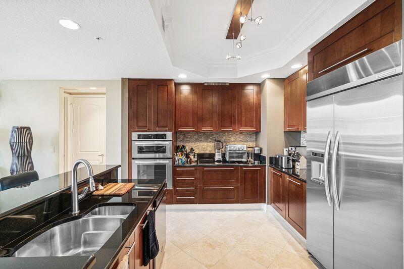 701 S Olive Avenue 1706