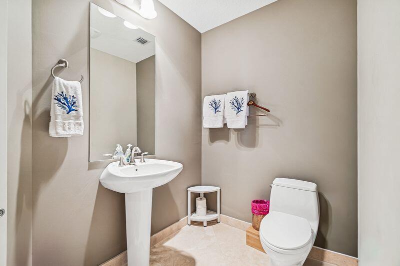 701 S Olive Avenue 1706