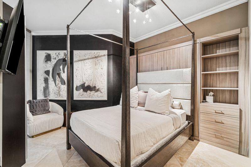 701 S Olive Avenue 1706