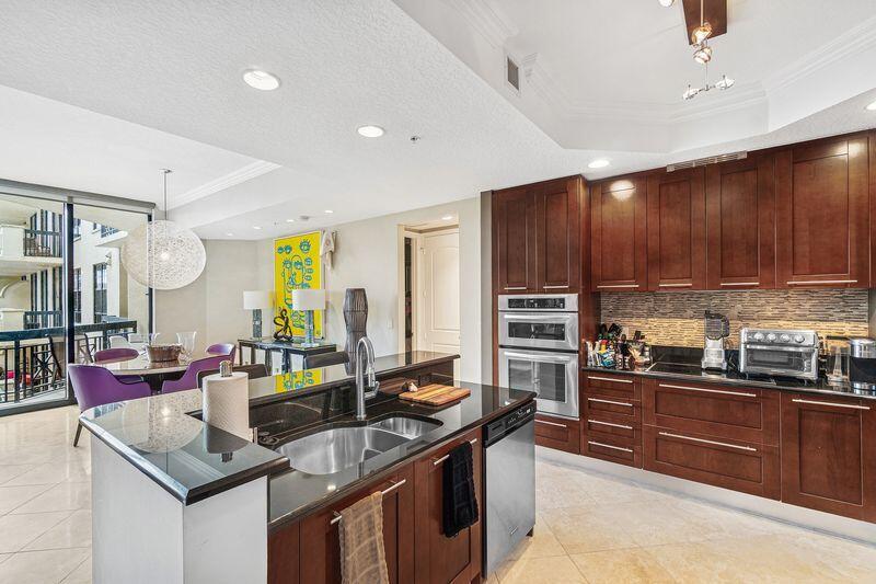 701 S Olive Avenue 1706