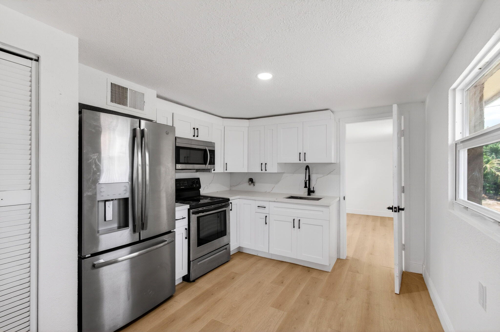 1537 E Breezy Lane, Plantation Mobile Home Park