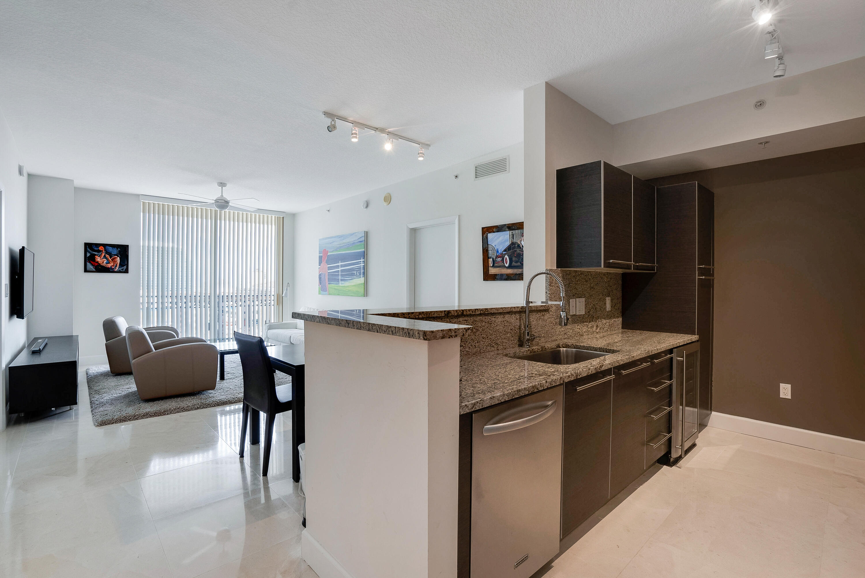 550 OKEECHOBEE Boulevard 1017