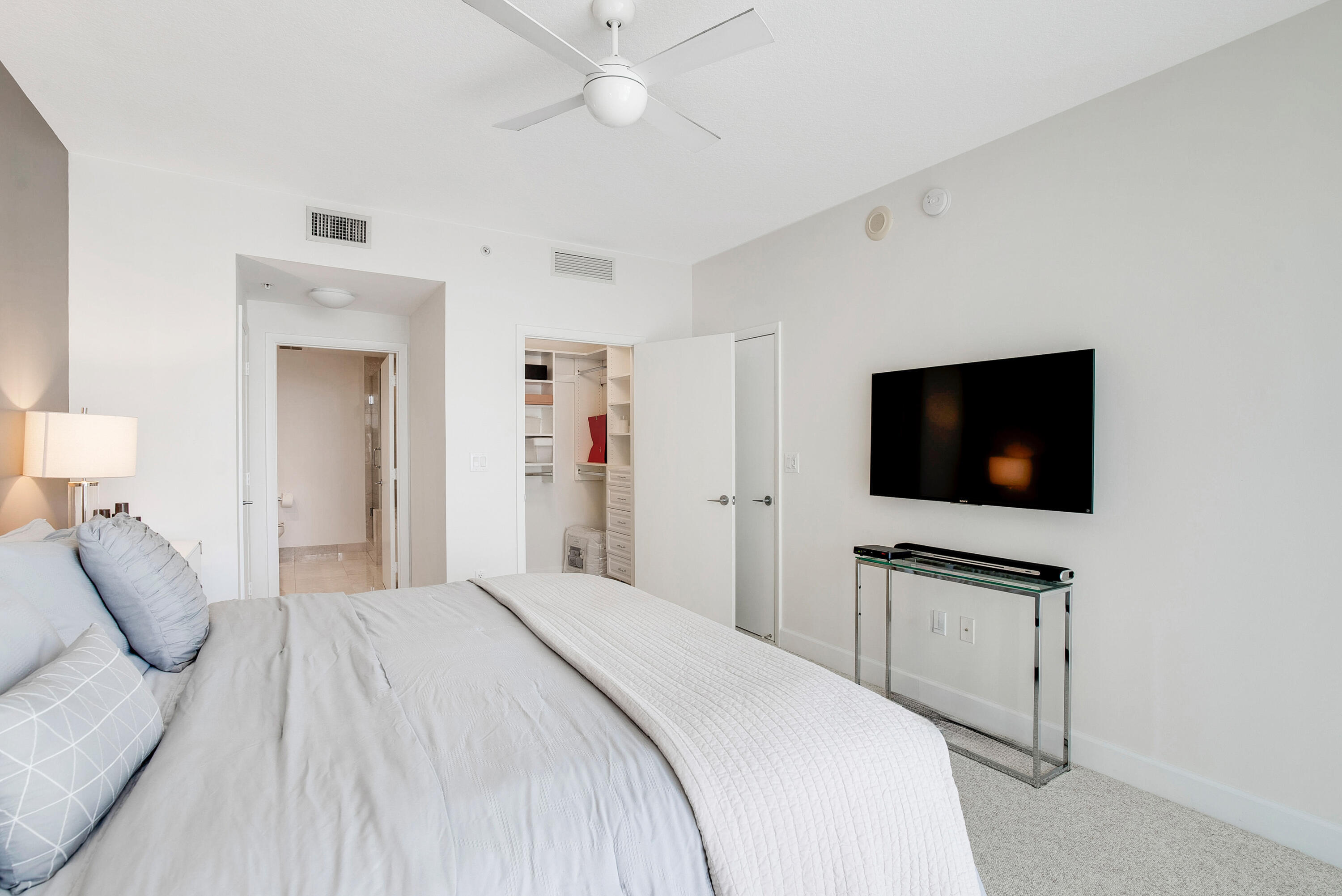 550 OKEECHOBEE Boulevard 1017