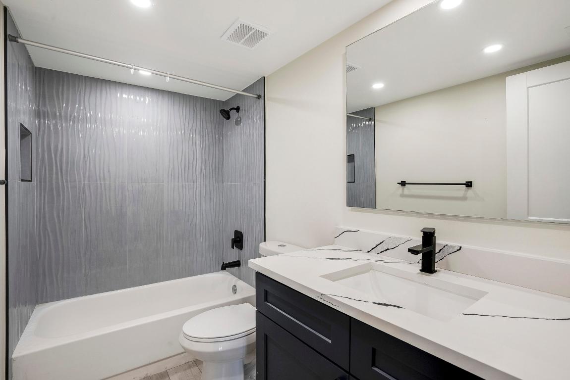 2025 Lavers Circle D208